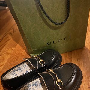 WOMEN'S GUCCI LEATHER LUG SOLE LOAFER